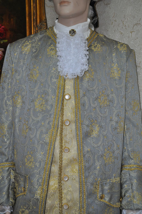 Costume