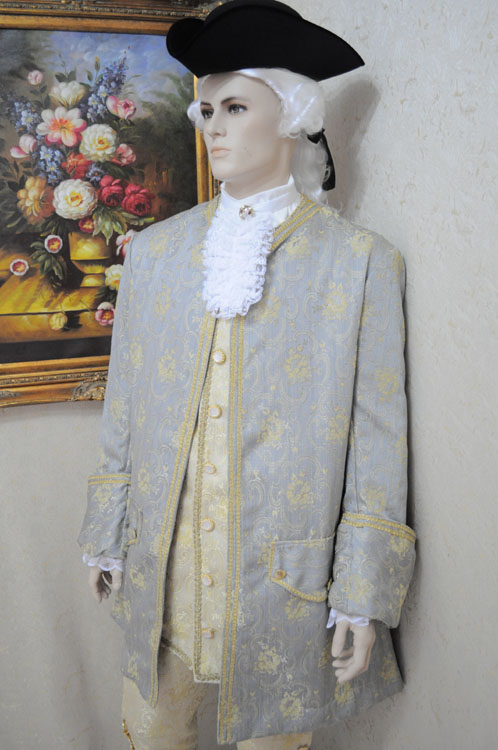 Costume