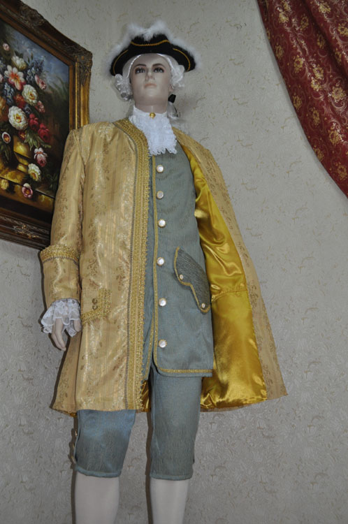 Costume