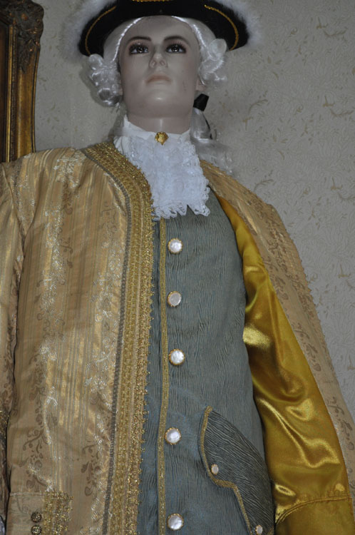 Costume