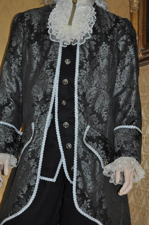 Costume