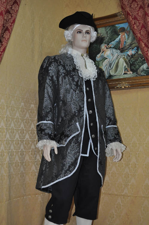 Costume