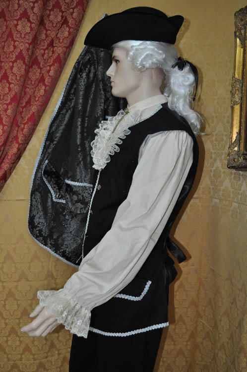 Costume