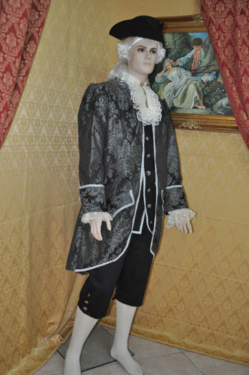 Costume