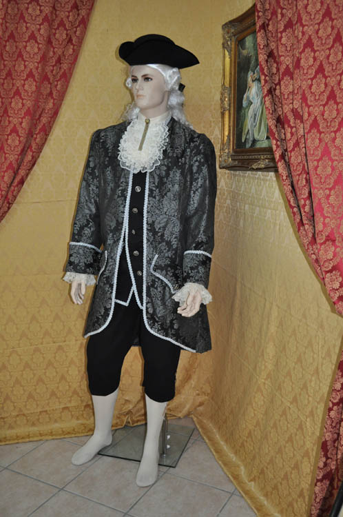 Costume