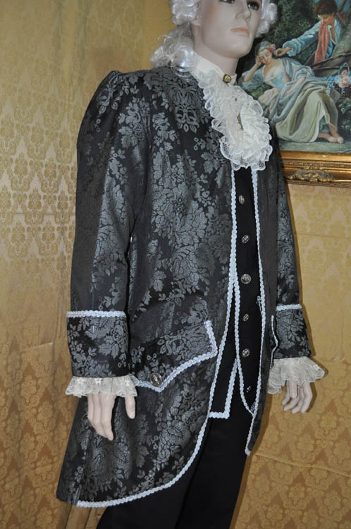 Costume
