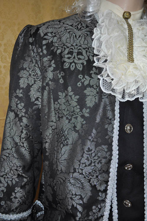 Costume