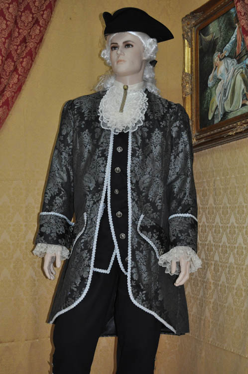 Costume