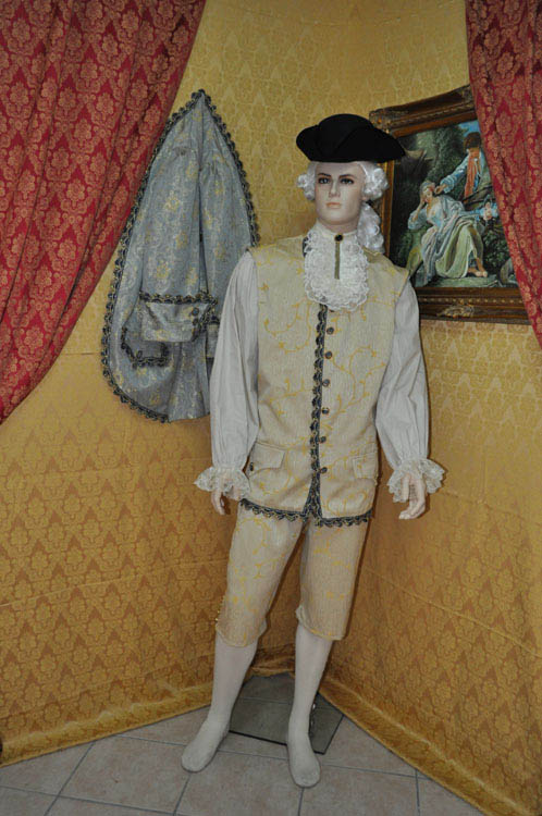 Costume