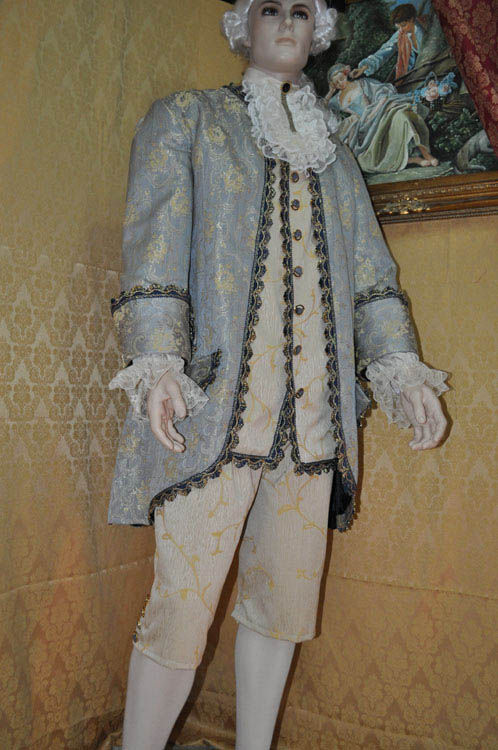 Costume