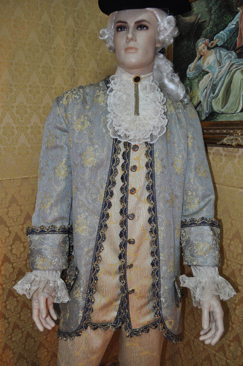 Costume