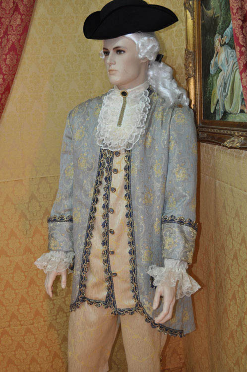 Costume
