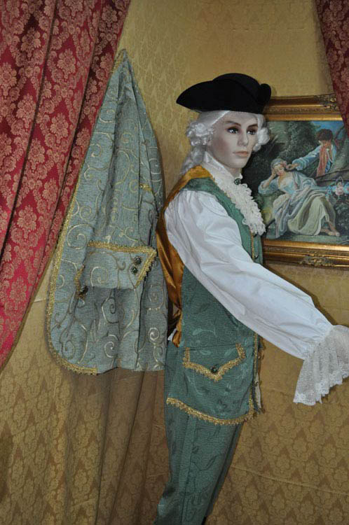 Costume