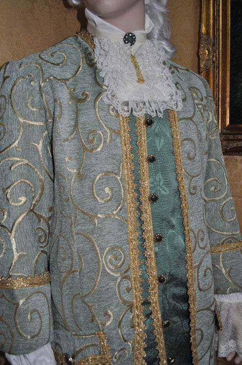 Costume