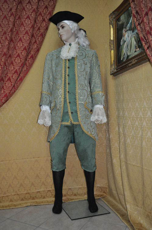 Costume