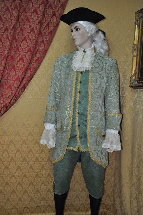 Costume