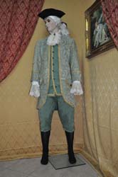 Costume