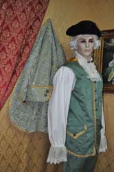 Costume