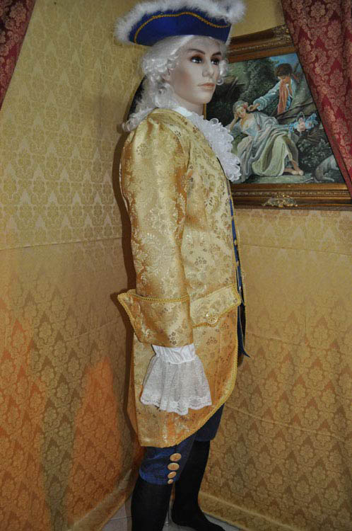 Costume