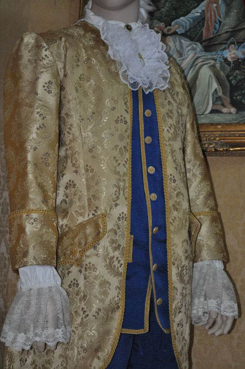 Costume