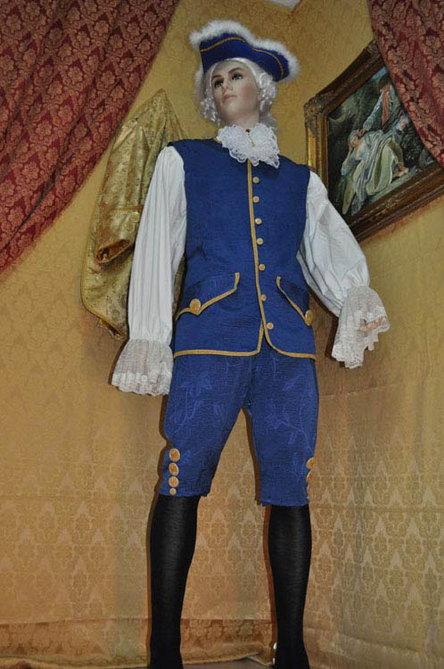 Costume
