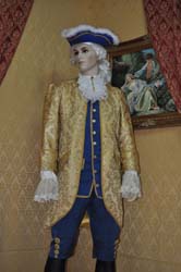 Costume