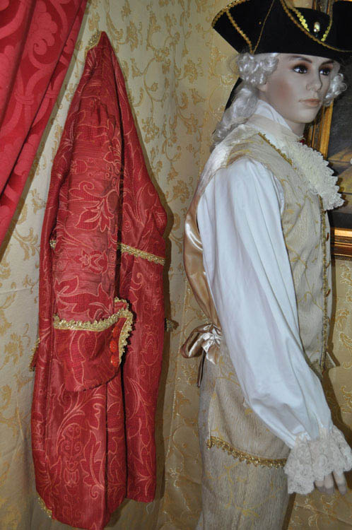 Costume