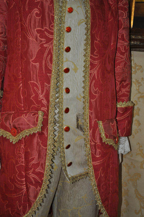 Costume