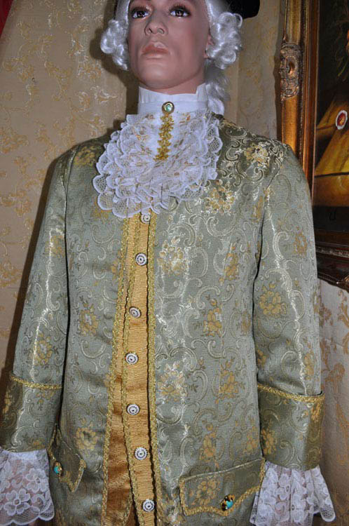 Costume