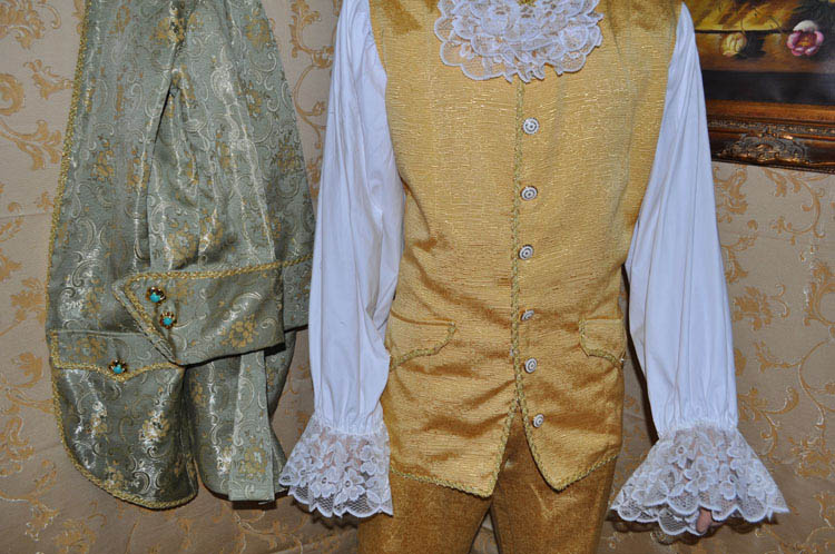 Costume