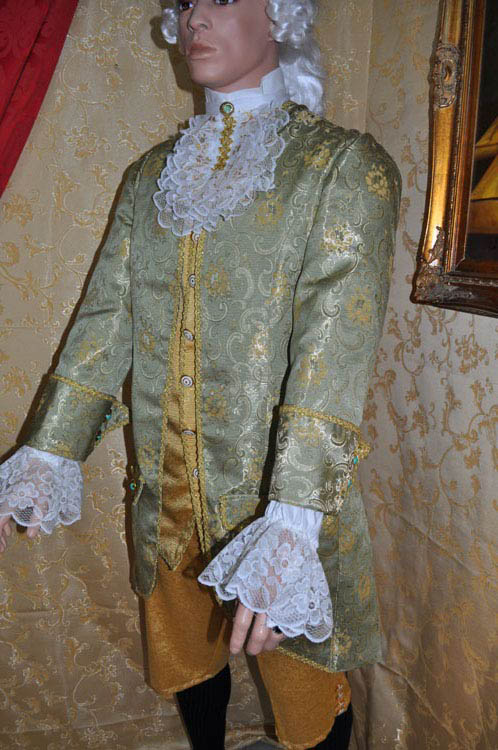 Costume