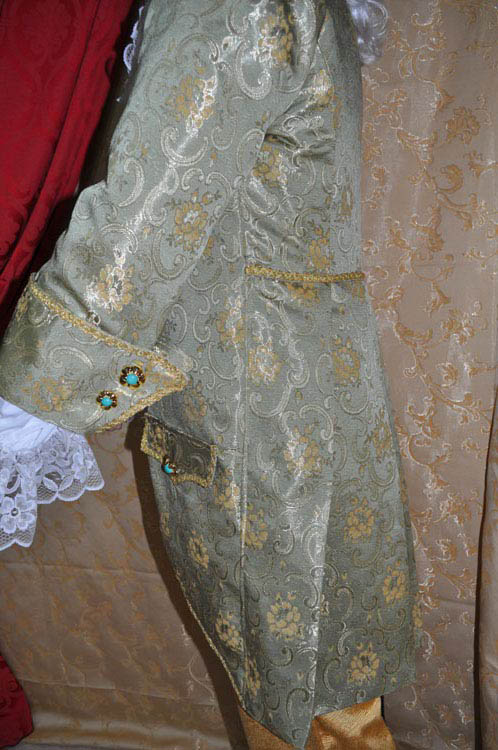 Costume