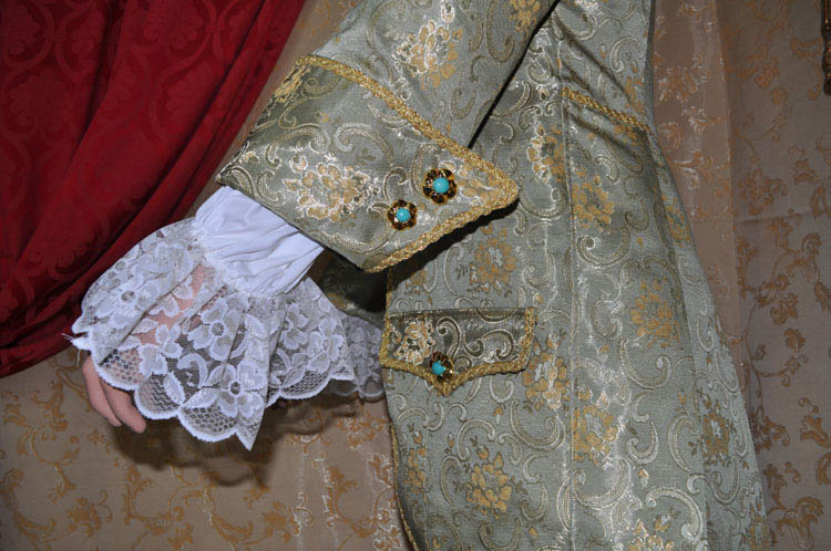 Costume