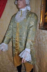 Costume