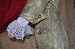 Costume