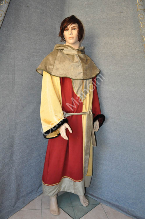 Medieval costumes and dress (11)