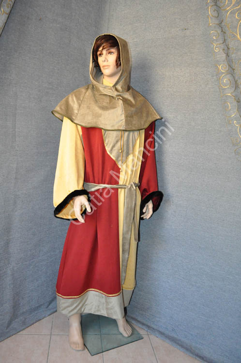 Medieval costumes and dress (4)